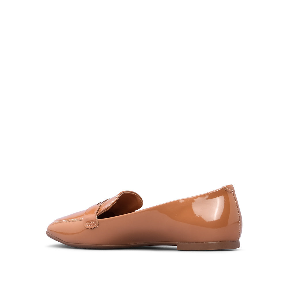 Sapato Salto Raso Mulher Verniz Camel