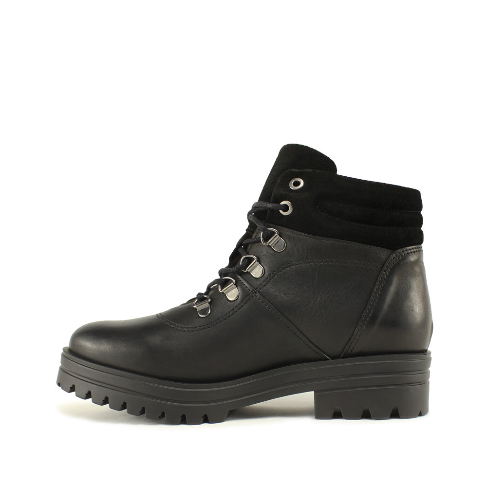 Botim Salto Raso Mulher Pele Preto