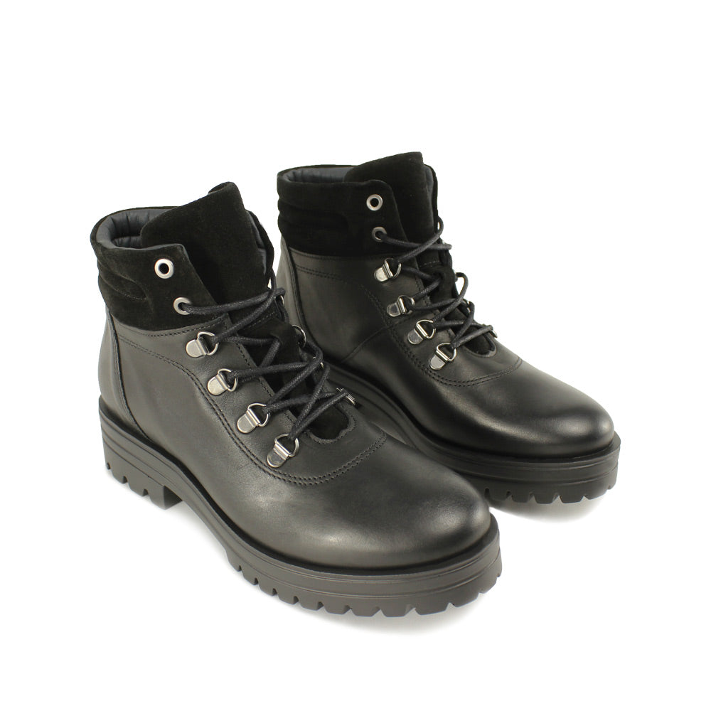 Botim Salto Raso Mulher Pele Preto