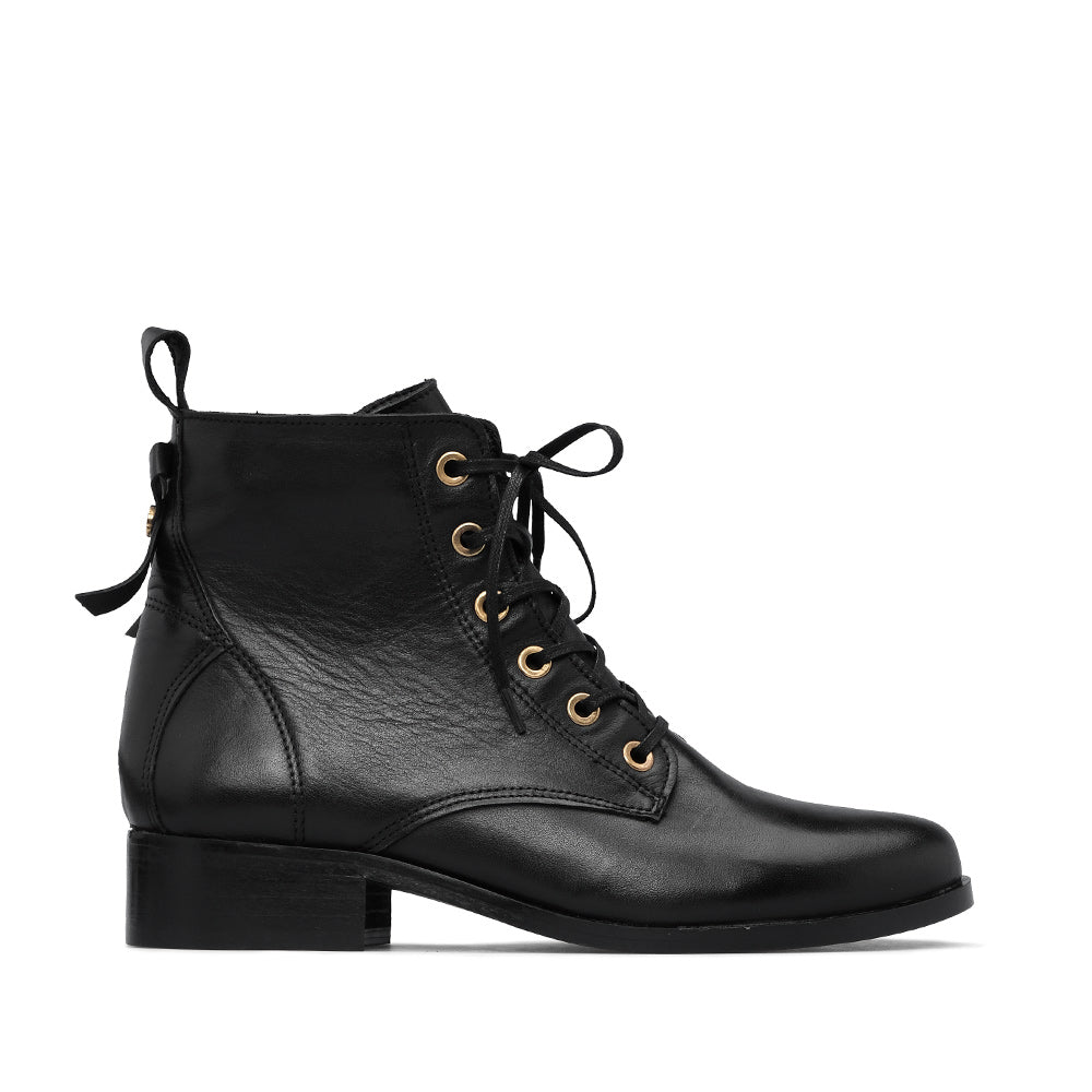Botim Salto Raso Mulher Pele Preto