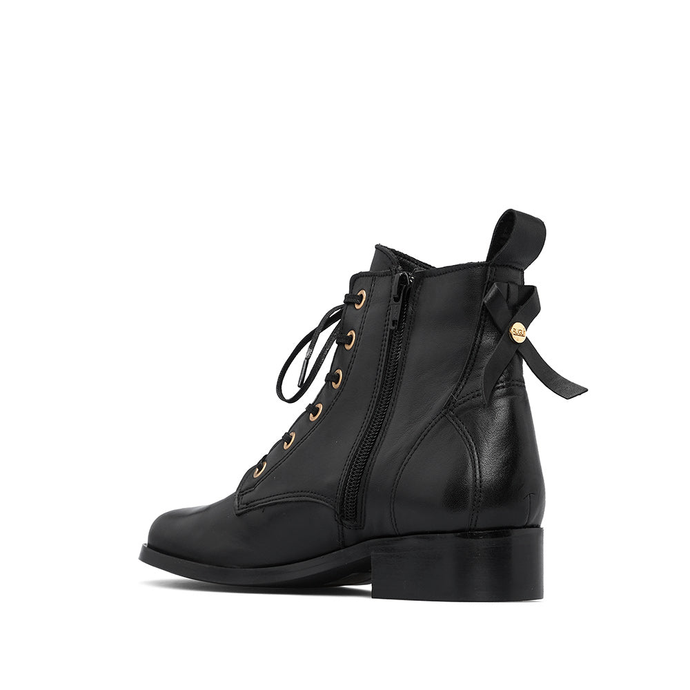 Botim Salto Raso Mulher Pele Preto