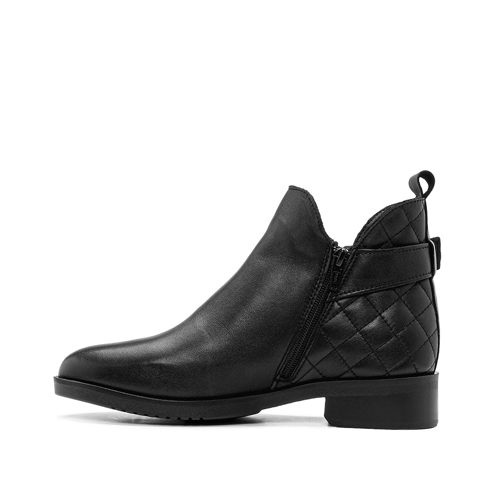 Botim Salto Raso Mulher Pele Preto