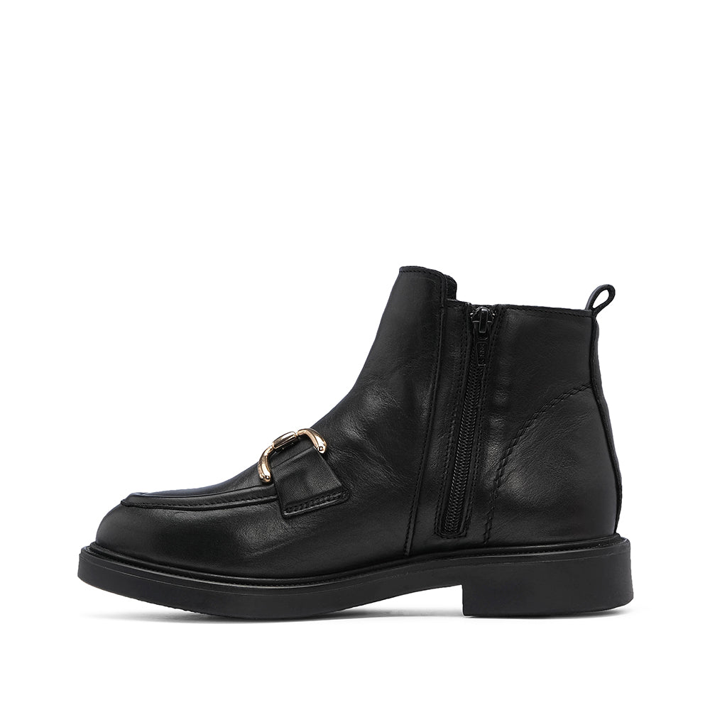 Botim Salto Raso Mulher Pele Preto