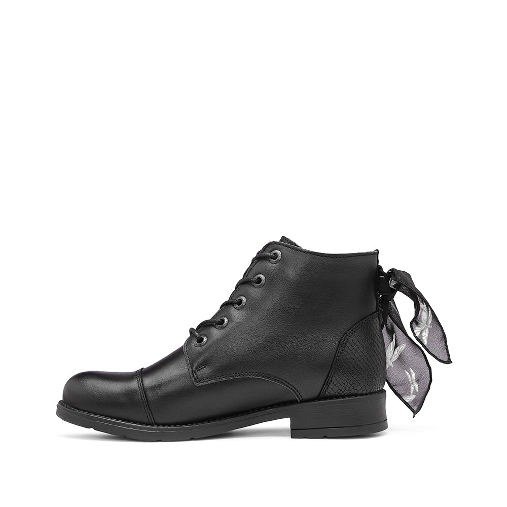 Botim Salto Raso Mulher Pele Preto