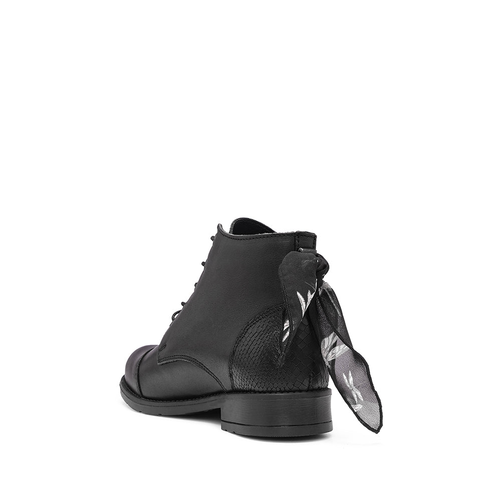 Botim Salto Raso Mulher Pele Preto