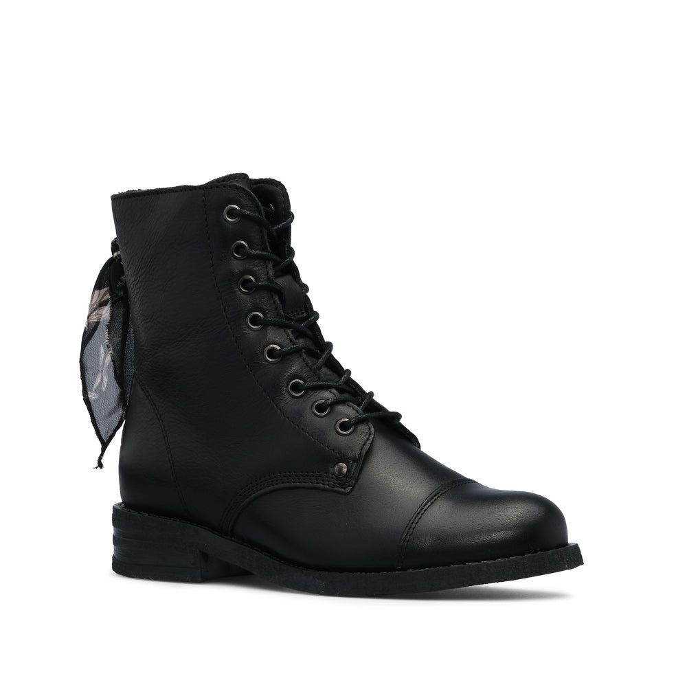 Botim Salto Raso Mulher Pele Preto