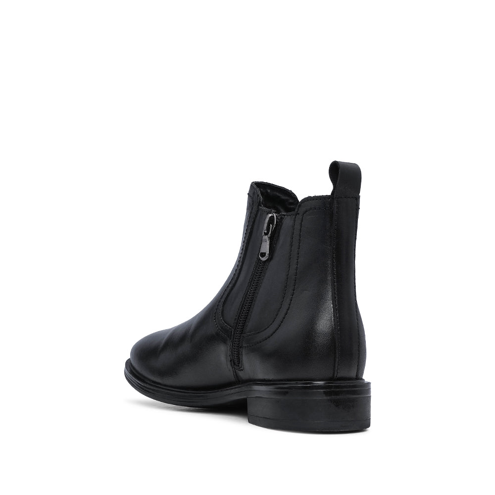 Botim Salto Raso Mulher Pele Preto