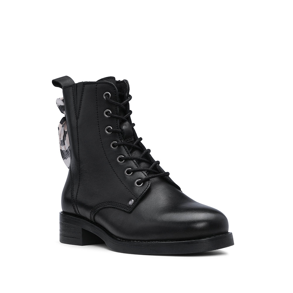 Botim Salto Raso Mulher Pele Preto