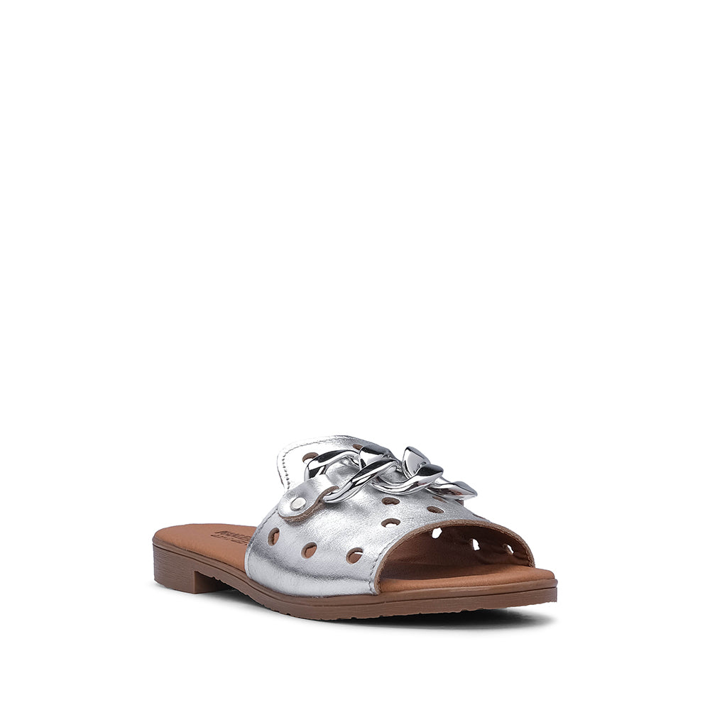 Chinelo Casual de Mulher Com Aplicação Metálica Prata