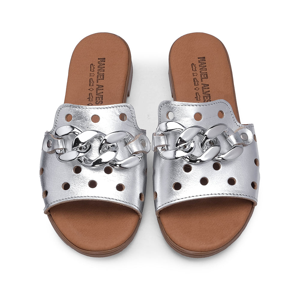 Chinelo Casual de Mulher Com Aplicação Metálica Prata