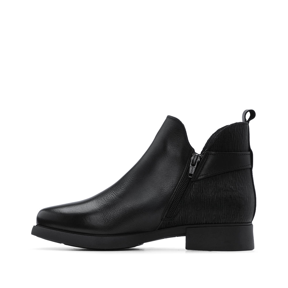 Botim Salto Raso Mulher Pele Preto