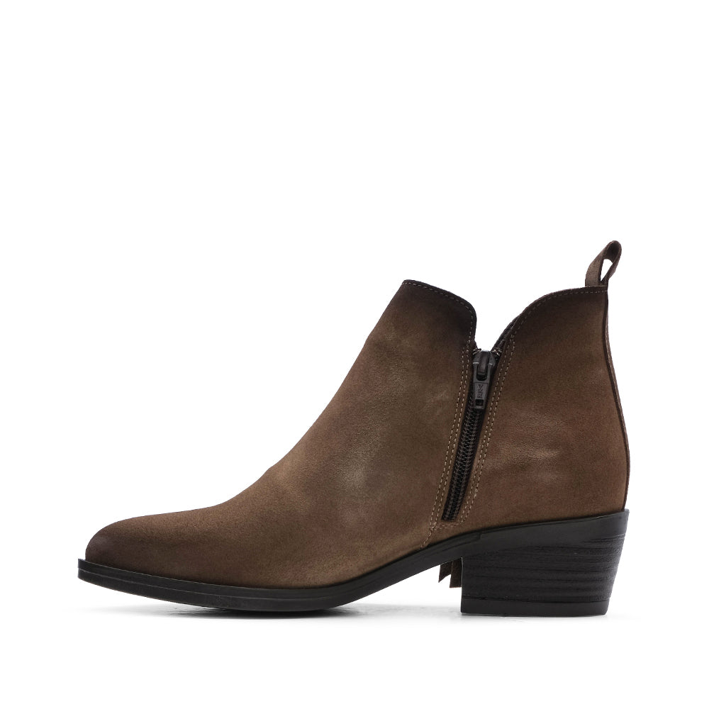 Botim Salto Médio Mulher Camurça Taupe