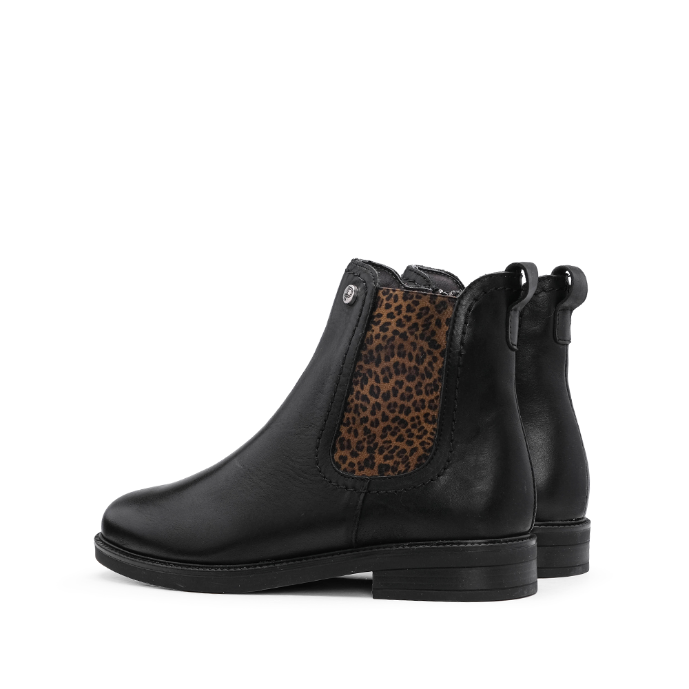 Botim Salto Raso Mulher Pele Preto