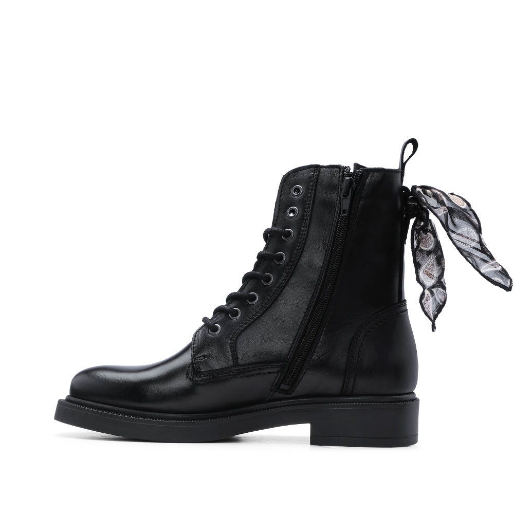 Botim Salto Raso Mulher Pele Preto