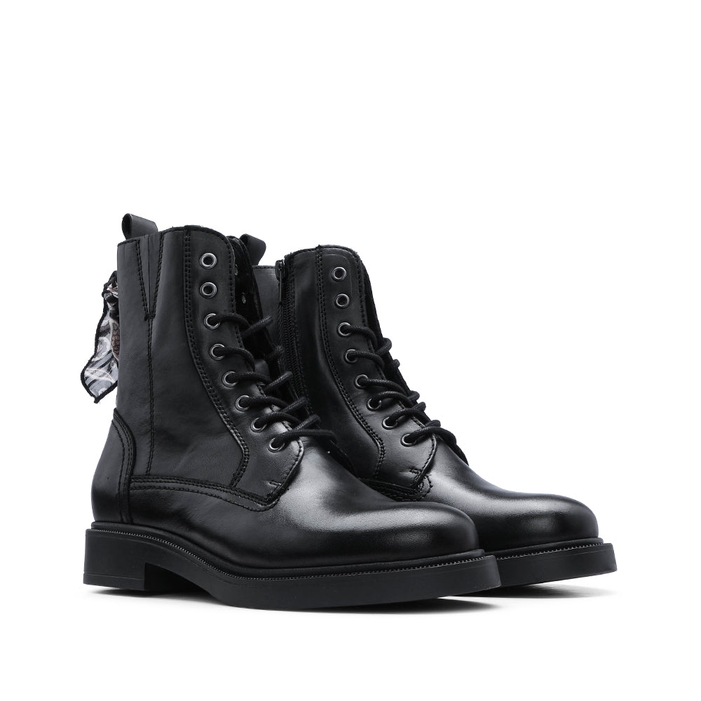Botim Salto Raso Mulher Pele Preto