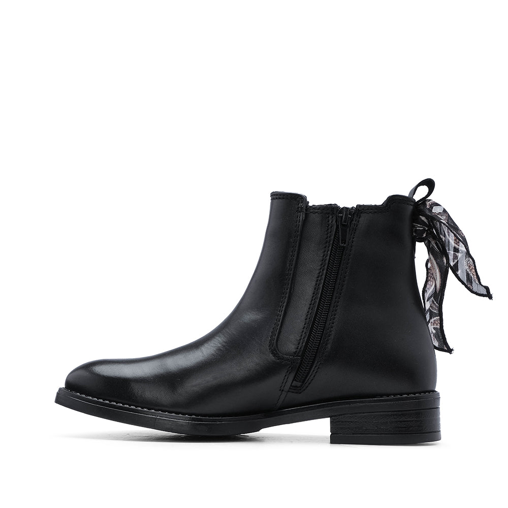 Botim Salto Raso Mulher Pele Preto