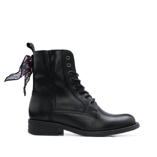 Botim Salto Raso Mulher Pele Preto