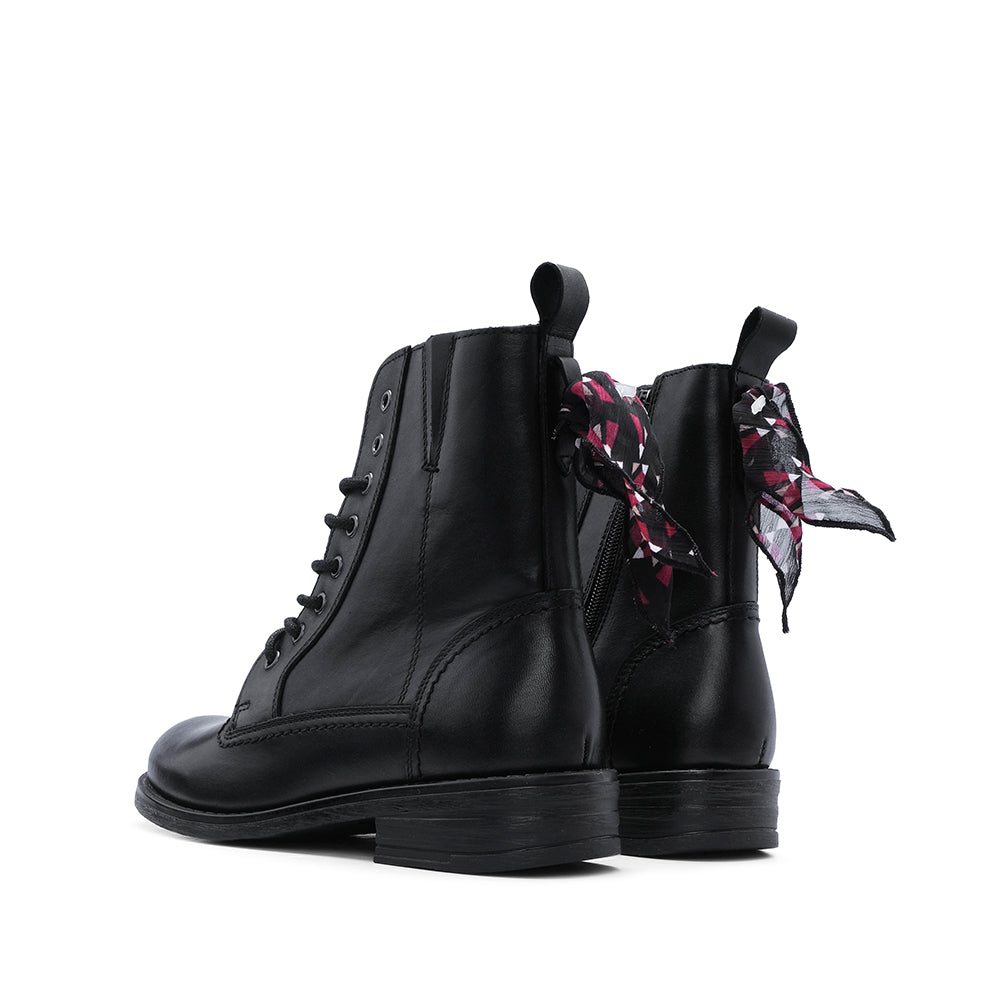 Botim Salto Raso Mulher Pele Preto