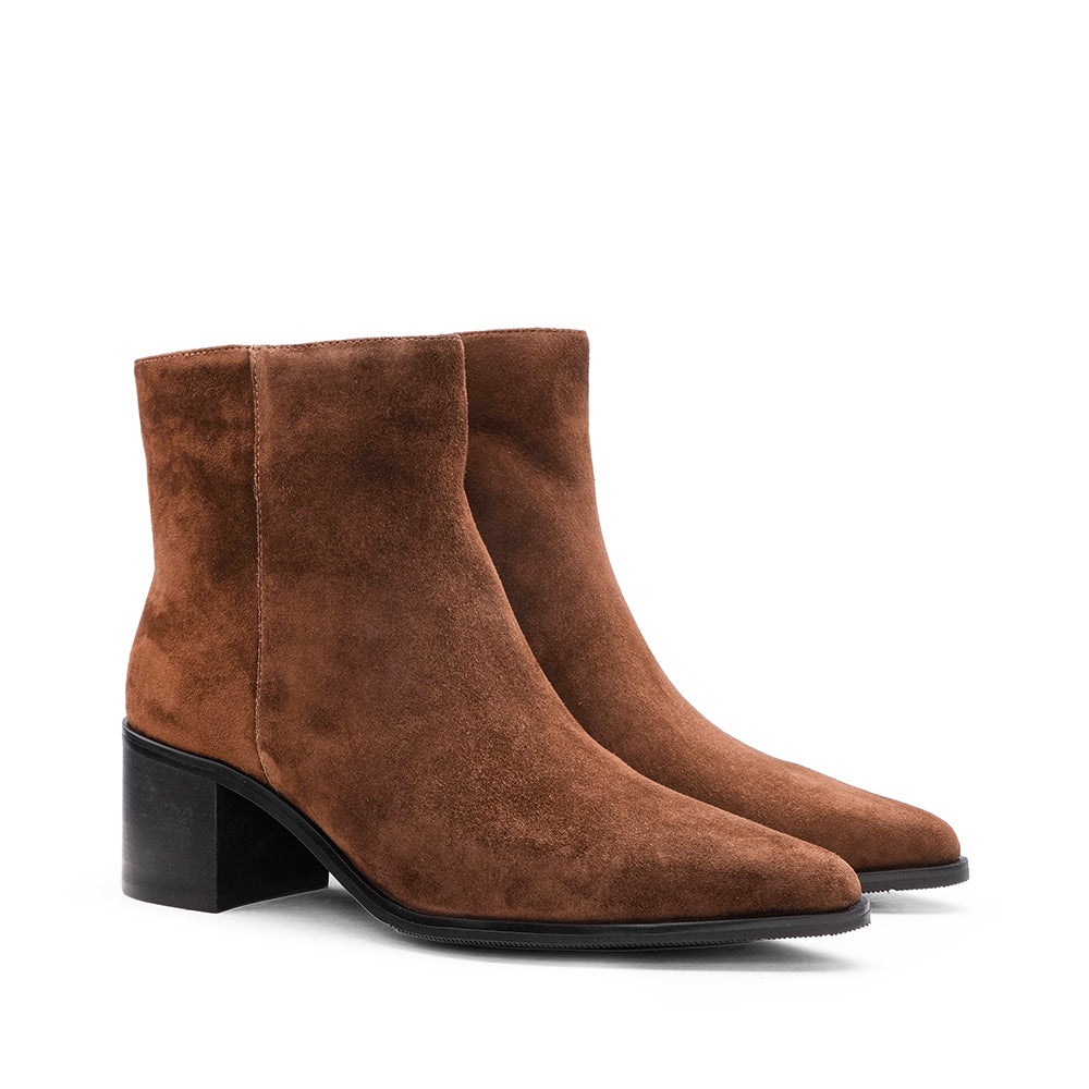 Botim Salto Médio Mulher Camurça Castanho