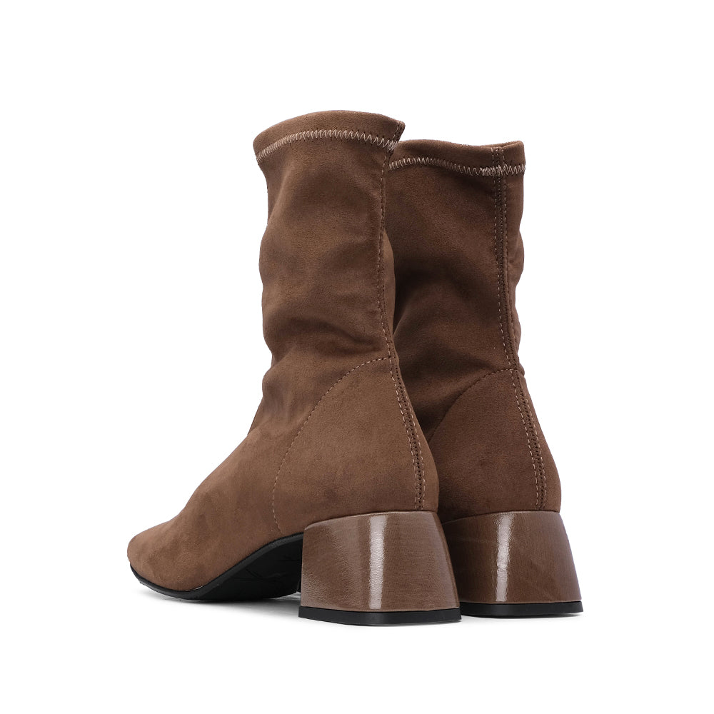 Botim Salto Médio Mulher Camurça Camel