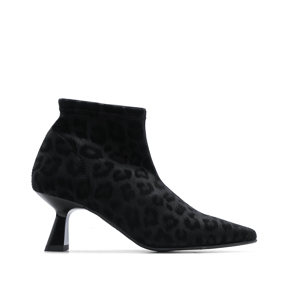 Botim Salto Médio Mulher Gravado Preto