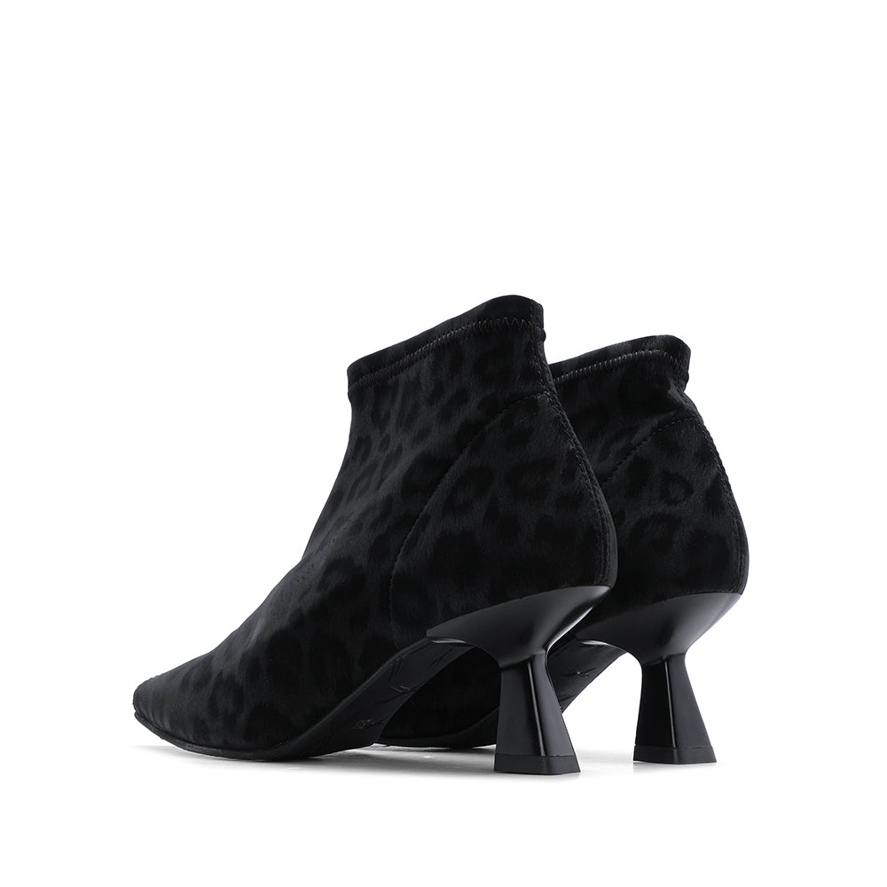 Botim Salto Médio Mulher Gravado Preto